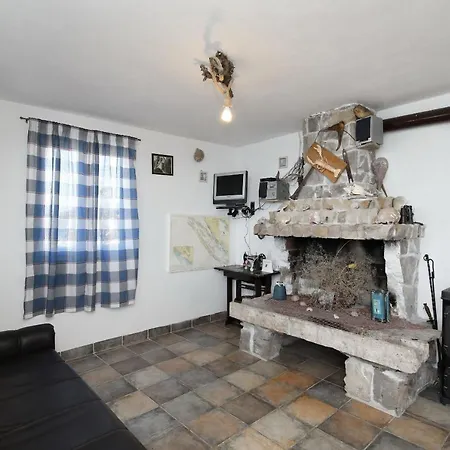 House Lovre Ткон