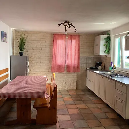 House Lovre Дом отдыха